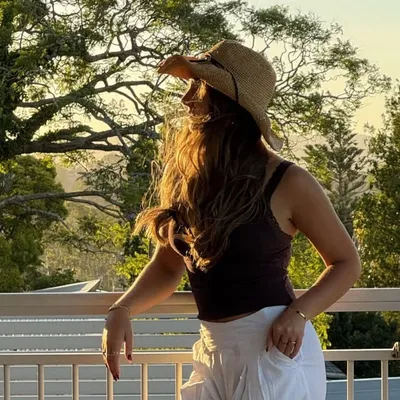 Hannah Elizabeth profile