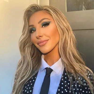 Hannah Lux Davis profile