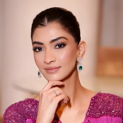 Hanna Khan profile