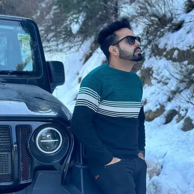 hardikoberoi95 profile