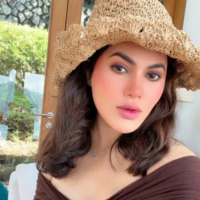 Harshiita chaudhary profile