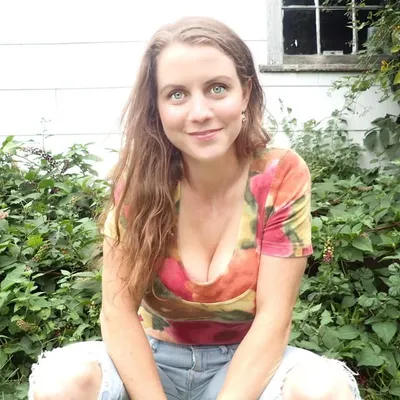 julianne w. profile