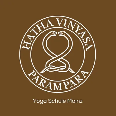 Hatha Vinyasa Parampara © Yoga profile