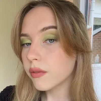 Holly(wannabeMUA) profile