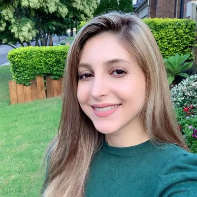 Flora Hadi profile