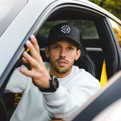 Heath Hussar profile