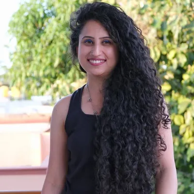 Heena Talreja - Long curly hair content creator profile
