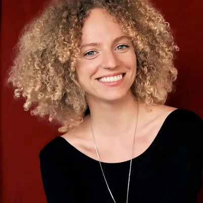Isabel | Wildkräuter, Heilpflanzen & Zykluswissen profile