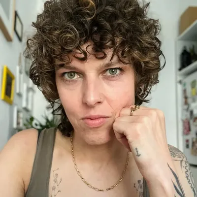 Helena Lea Manhartsberger profile