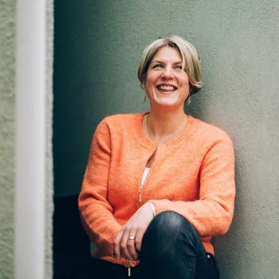 Helen | wedding & family photographer profile