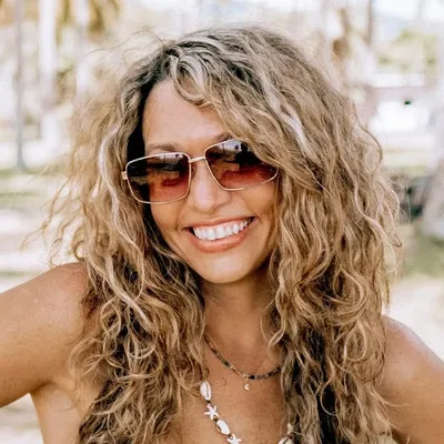 Helen Simkins l Creative Director & Brand Strategist profile
