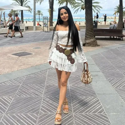 𝐻𝑒𝑙𝑖𝑦𝑎 𝑆ℎ𝑎ℎ𝑟𝑖𝑣𝑎𝑟 profile