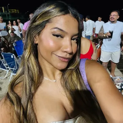 Hellen Dourado profile