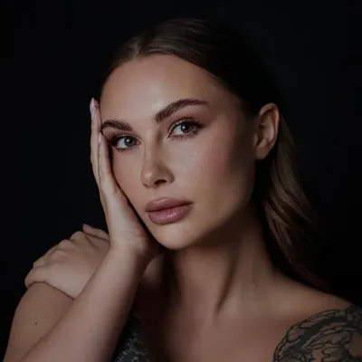 denise 🦊 profile