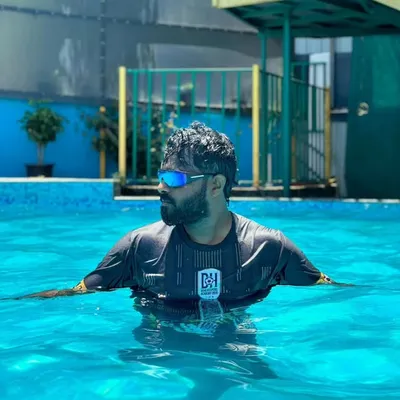 !-! E M /\ N T !-! 🧤 profile