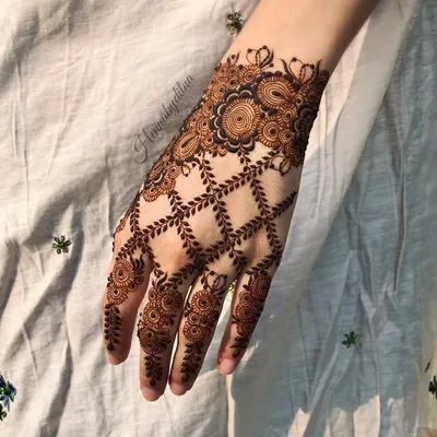HENNA ARTIST| CALICUT 🇮🇳| DAMMAM🇸🇦 profile