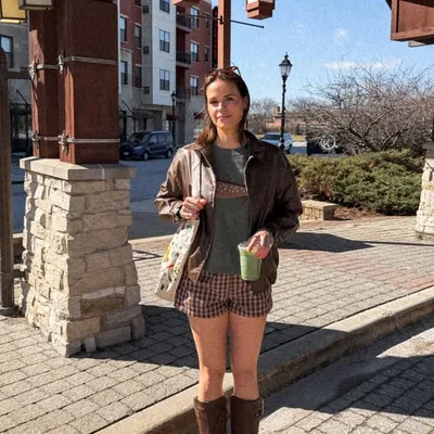 megan carol❤︎ chicago content creator profile