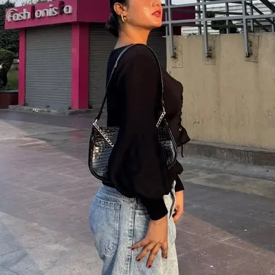 Srishti Chaturvedi profile