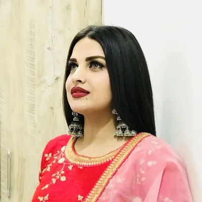 Himanshi Khurana profile