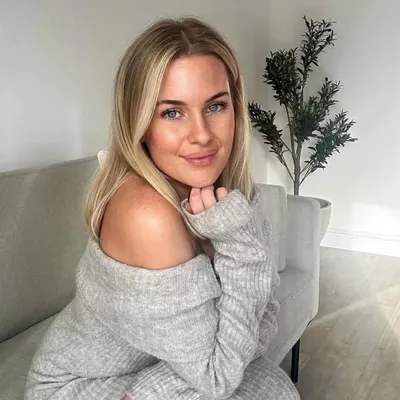 Holly Louise | Bridal Hairstylist | Bridal Make Up Artist profile