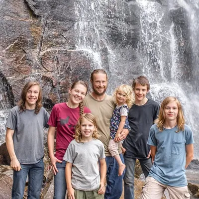 The Hollar Homestead || Meg profile