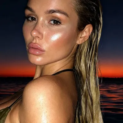 HOLLIE PHILIPPA profile