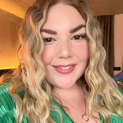Hollie Burgess profile