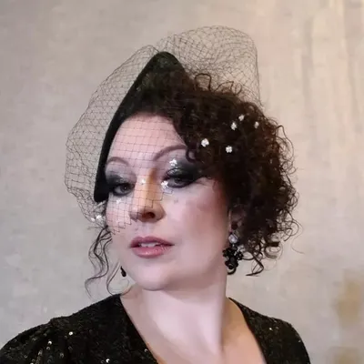 hollybarkermillinery profile