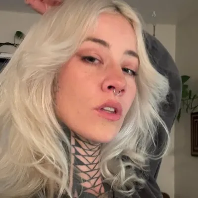 HOLLY HUNTTY profile