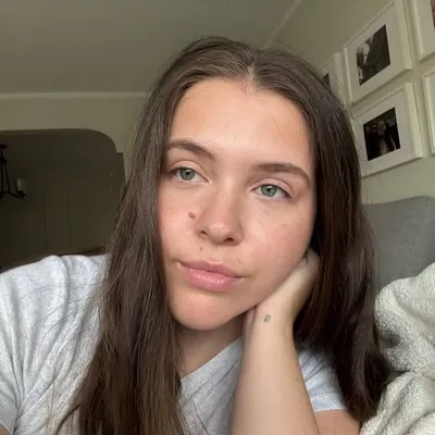 holly iyiöz profile