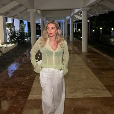 Holly Jones profile