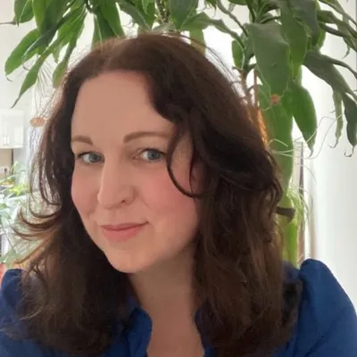 Holly Pickering profile