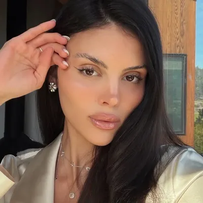 Holly Scarfone profile