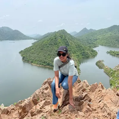 Zahra Naqvi profile
