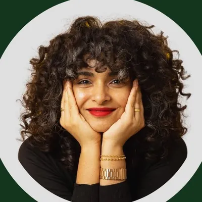 Elizabeth | Curly Hair Stylist & Educator 💇‍♀️