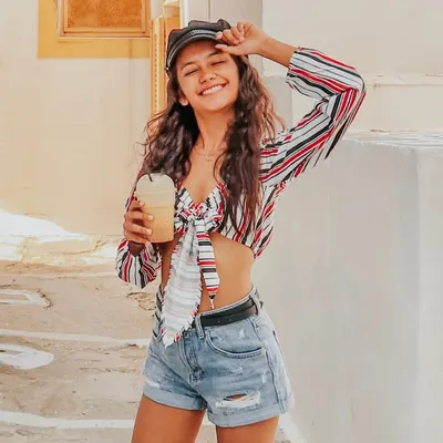 D H V A N I // Travel & Dance profile