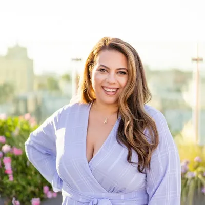 Callie Richards • Plus Size Fashion + Travel profile