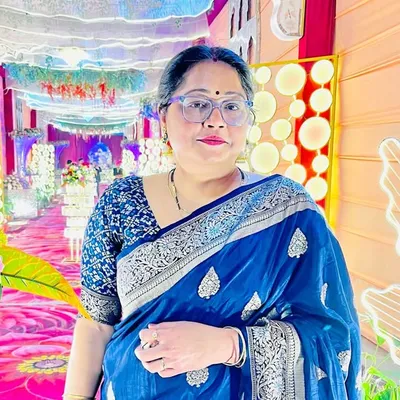 HOUSEWIFE KHAZANAA profile