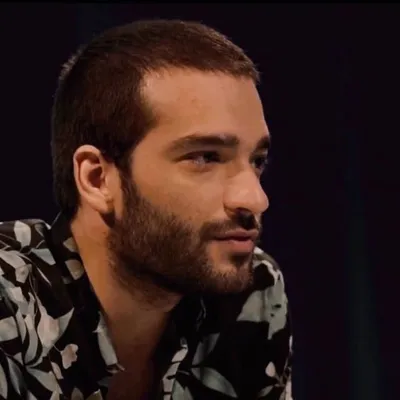 Humberto Carrão profile