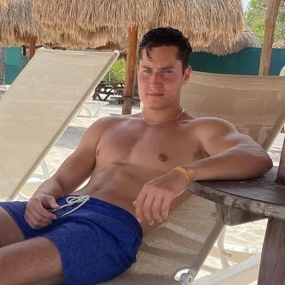 Hunk Cuties ๐๐๐ฅฐ profile