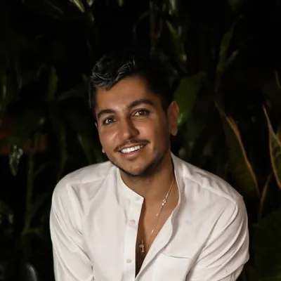 Hussain🌴 Sustainable Living | Travel | Fashion profile
