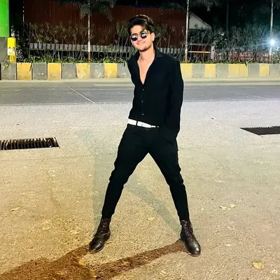 حذیف وارثی🖤✨