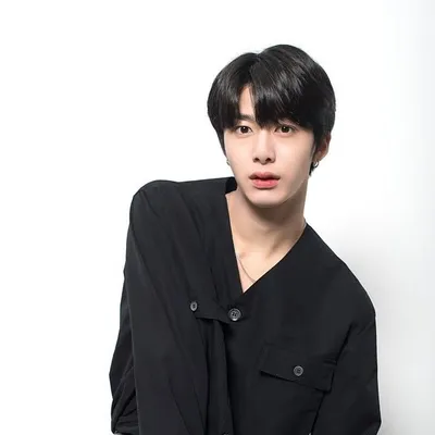 형원 Chae Hyungwon profile