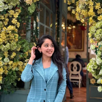 Khushboo Shukla🧿 | Fashion & Beauty profile