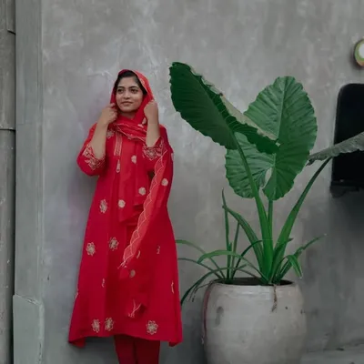 Thasni profile