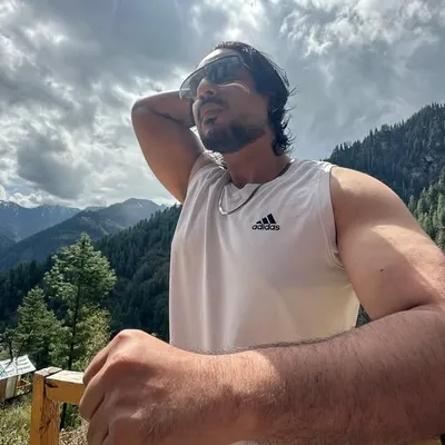 Avi J profile
