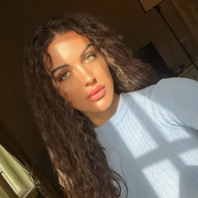 Carly Kirstenová profile