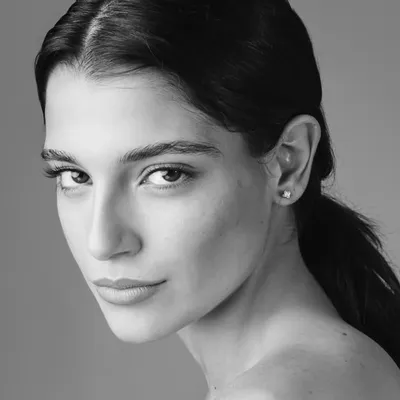 JÚLIA QUEIROZ profile