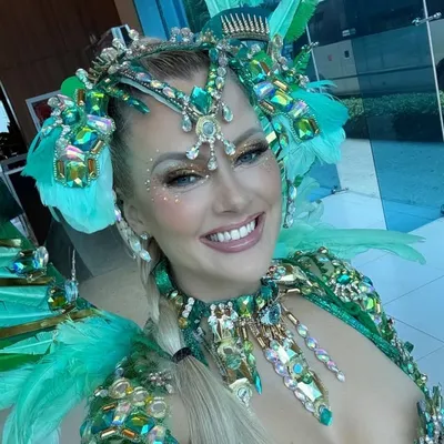 Nicole Arbour profile