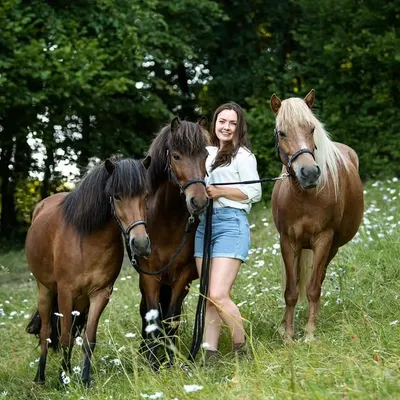Flicka, Röskur, Eydís & Annika profile